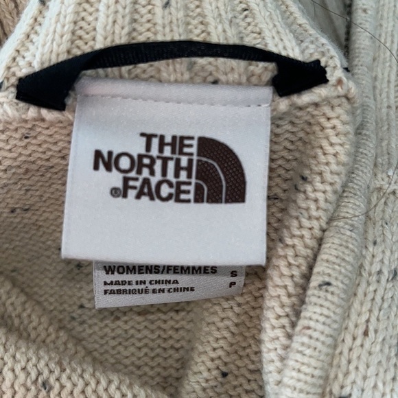 The North Face Crestview 1/4 Zip Sweater - Picture 7 of 8